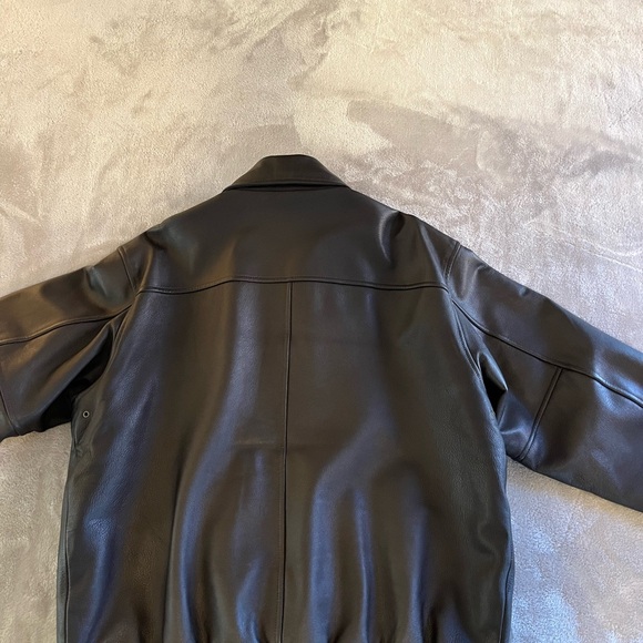 L.L. Bean Men's Rich Brown Leather Bomber Jacket - Picture 5 of 10